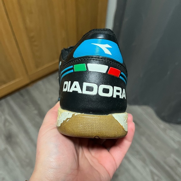 Diaspora Indoor Soccer Football Cleats - Picture 4 of 6